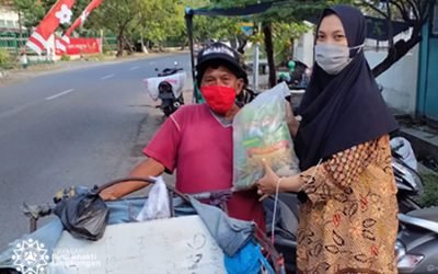 Pelaksanaan Kegiatan Program Sedekah Pangan di Daerah Kebon Dalem, Surabaya